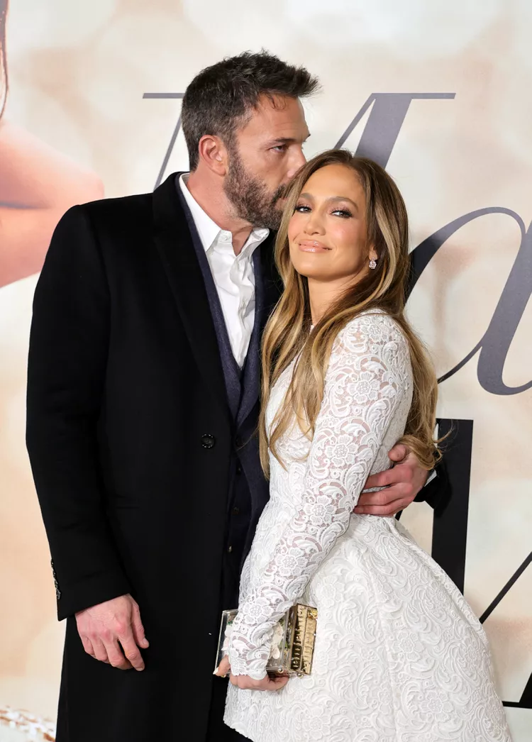 Ben Affleck and Jennifer Lopez kiss on the cheek